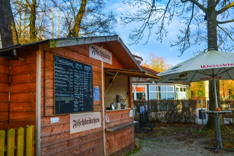 fischhütte geöffnet mit pavillion der schiffahrt