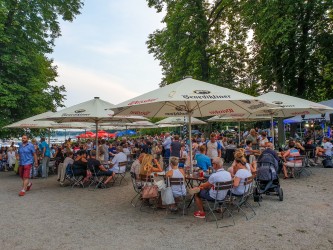 gefüllter biergarten