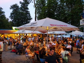 gefüllter biergarten
