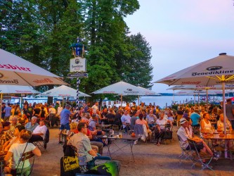 gefüllter biergarten